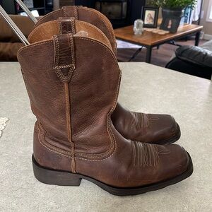 Men’s brown Ariat cowboy boots size 8 1/2 D